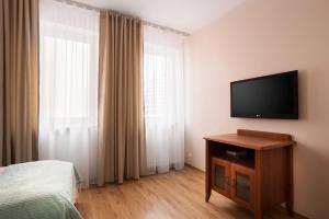 Televízia a/alebo spoločenská miestnosť v ubytovaní Olymp 114 i 120 z basenem, sauną i jacuzzi w cenie