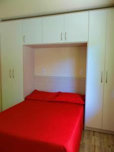 Кровать или кровати в номере Residencial Recanto Paraíso BC - Flat