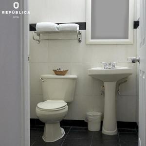 Koupelna v ubytování Hotel República Panamá