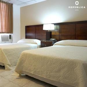 Hotel República Panamá tesisinde bir odada yatak veya yataklar