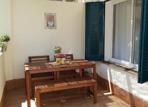 a table and two chairs in a room with a window at El Cantil in Isla Cristina