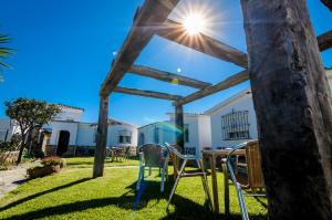 a table and chairs in the yard of a house at El Rancho in Tarifa