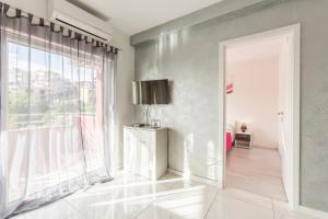 TV a/nebo společenská místnost v ubytování Apartments Karlo