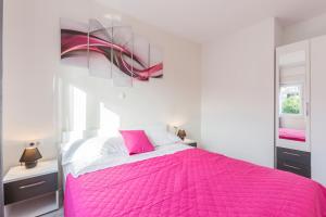 Postel nebo postele na pokoji v ubytování Apartments Karlo