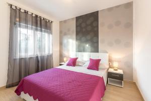 Postel nebo postele na pokoji v ubytování Apartments Karlo