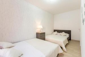 Postel nebo postele na pokoji v ubytování Apartments Karlo