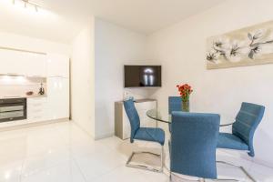 Kuchyň nebo kuchyňský kout v ubytování Apartments Karlo