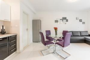 Kuchyň nebo kuchyňský kout v ubytování Apartments Karlo