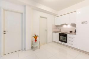 Kuchyň nebo kuchyňský kout v ubytování Apartments Karlo
