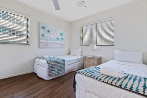 Postel nebo postele na pokoji v ubytování Key Largo Maroochydore