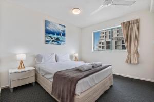 Postel nebo postele na pokoji v ubytování Key Largo Maroochydore