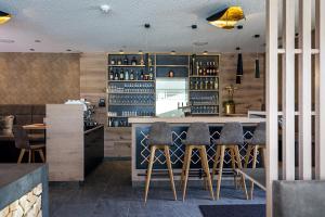The lounge or bar area at Apart Zwingerhof