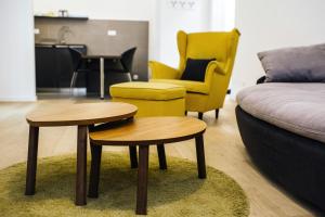 Ein Sitzbereich in der Unterkunft Stina Apartment