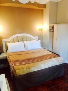 Postel nebo postele na pokoji v ubytování Urban Travellers Hotel
