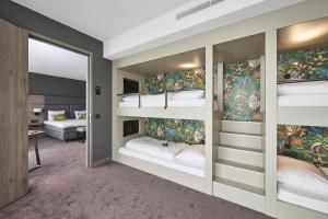 Postel nebo postele na pokoji v ubytování Van der Valk Hotel Leeuwarden