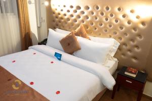 Postel nebo postele na pokoji v ubytování Hotel Résidence La Falaise