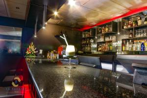 Lounge nebo bar v ubytování Hotel Résidence La Falaise