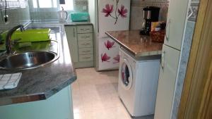 Kuchyňa alebo kuchynka v ubytovaní Piso 3 dormitorios centro de Torremolinos 11349