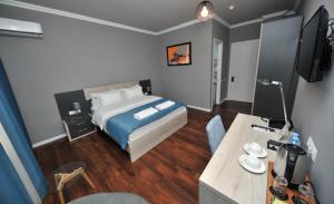 Giường trong phòng chung tại Boho Tiflis Hotel