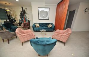 Khu vực ghế ngồi tại Boho Tiflis Hotel