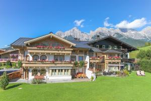 Gallery image of Appartements-Pension Renberg in Maria Alm am Steinernen Meer