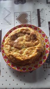 a pie sitting on a plate on a table at Villa Salvatore in San Leone
