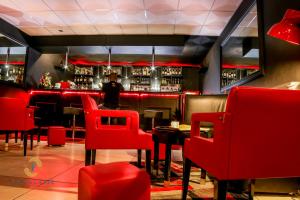Lounge nebo bar v ubytování Hotel Résidence La Falaise