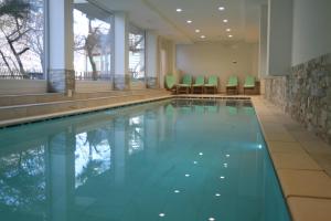 Bazén v ubytování Hotel Almazzago nebo v jeho okolí