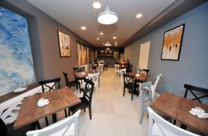 Khu vực ghế ngồi tại Boho Tiflis Hotel