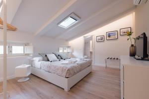 A bed or beds in a room at Luxury apartment in city center