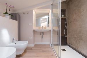 A bathroom at Luxury apartment in city center