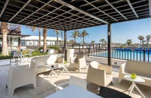 Bazén v ubytovaní Barceló Cabo de Gata alebo v jeho blízkosti