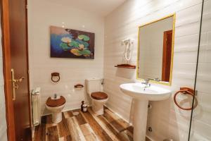 Koupelna v ubytování Hotel Rey Silo + 26 fotografií
