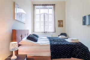 Tempat tidur dalam kamar di K11 Exclusive Apartment at Szimpla