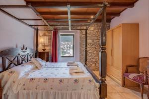Posteľ alebo postele v izbe v ubytovaní Flateli Anglès + 23 fotografií