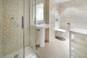 Koupelna v ubytování Hotel Olatu