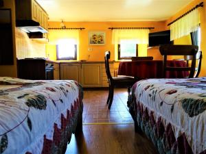 Postel nebo postele na pokoji v ubytování Apartmaji Pr-Gujlu Sela nad Podmelcem 5220 TOLMIN