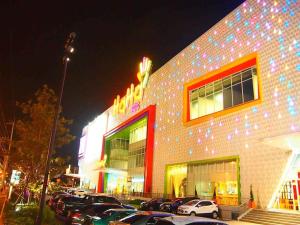 Tòa nhà nơi nhà nghỉ ven đường tọa lạc +4 ảnh