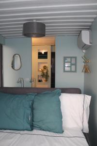 Letto o letti in una camera di Buddha Bleu