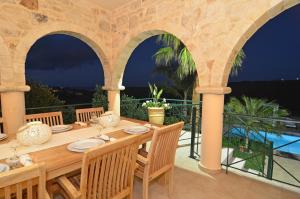 The swimming pool at or close to West Crete Chania - Villa Europa