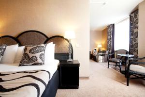 Ένα ή περισσότερα κρεβάτια σε δωμάτιο στο Carlton Oasis Hotel