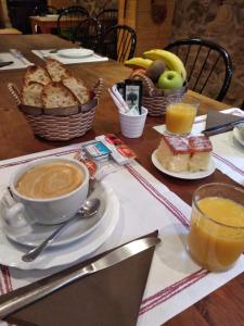 Comida en o cerca of this country house