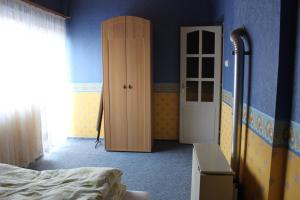 Posteľ alebo postele v izbe v ubytovaní Orwa apartmanok - Fenyőfa köz