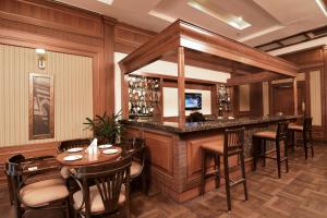 a bar in a restaurant with tables and chairs at Chanakya Bnr Hotel in Rānchī