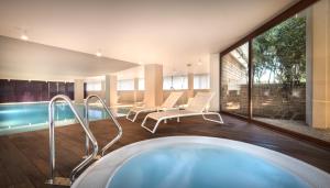 Бассейн в Eden Hotel by Maistra Collection или поблизости
