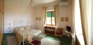 a bedroom with a bed and a window at Il Rifugio B&B Capri in Anacapri