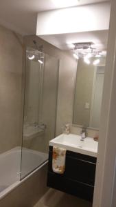 Koupelna v ubytování Lumiere Puerto Madero