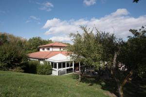 a large white house with a red roof at Hôtel Restaurant L'Artière in Ceyrat