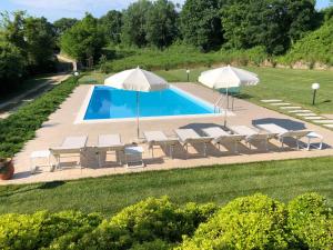 Pogled na bazen u objektu Villa Gasco With Pool ili u blizini