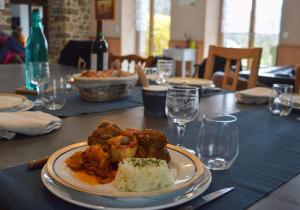 Reštaurácia alebo iné gastronomické zariadenie v ubytovaní Mont Voyageur